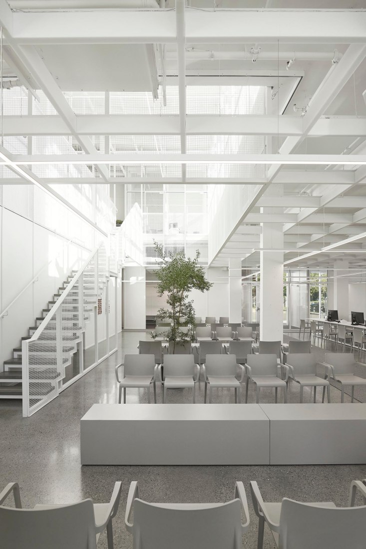 Clínica dental por Studio Jean Verville architectes. Fotografía por Maxime Brouillet.