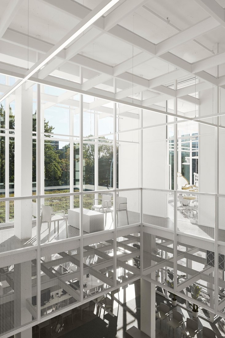 Clínica dental por Studio Jean Verville architectes. Fotografía por Maxime Brouillet.