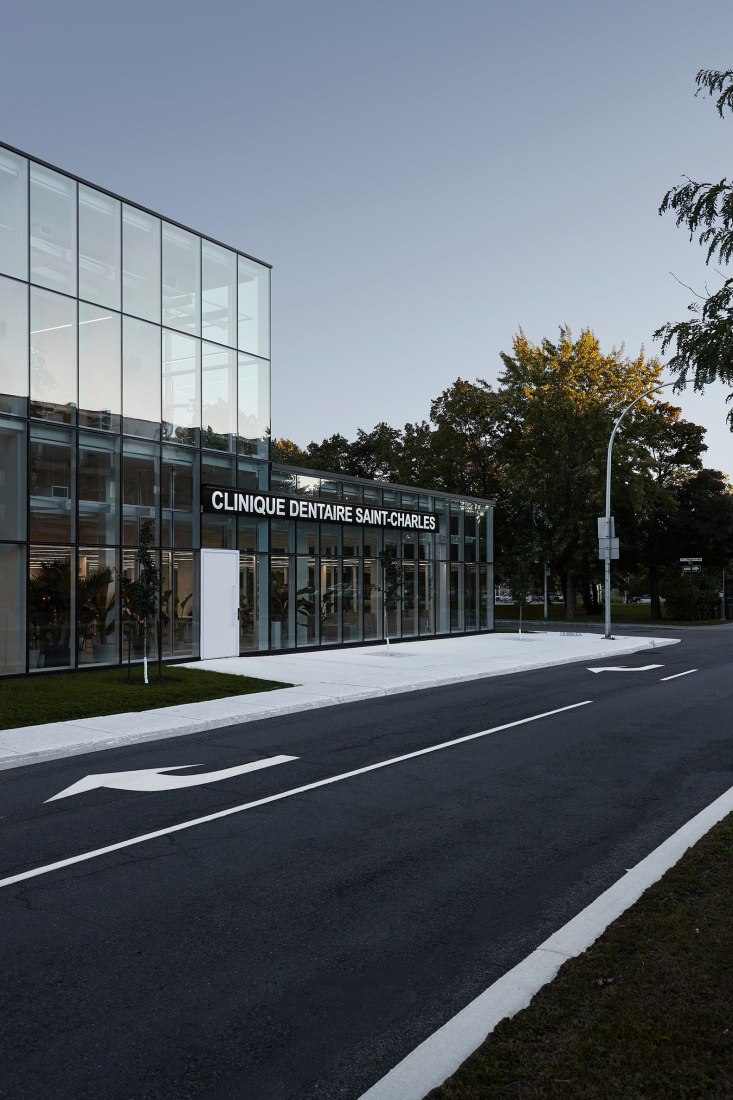 Clínica dental por Studio Jean Verville architectes. Fotografía por Maxime Brouillet.