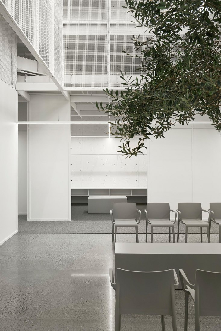 Clínica dental por Studio Jean Verville architectes. Fotografía por Maxime Brouillet.