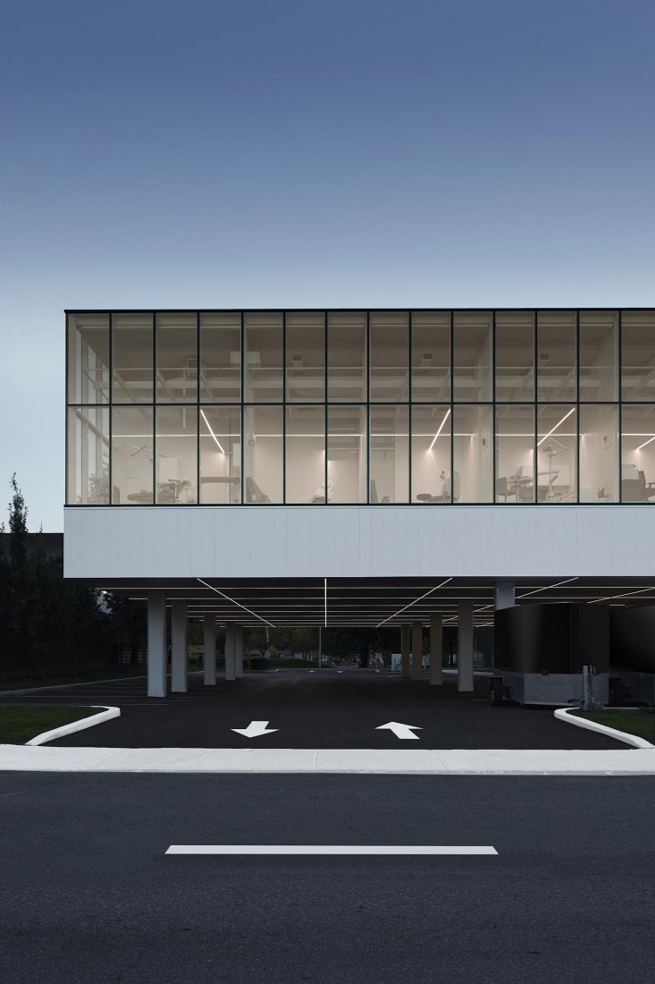 Clínica dental por Studio Jean Verville architectes. Fotografía por Maxime Brouillet.