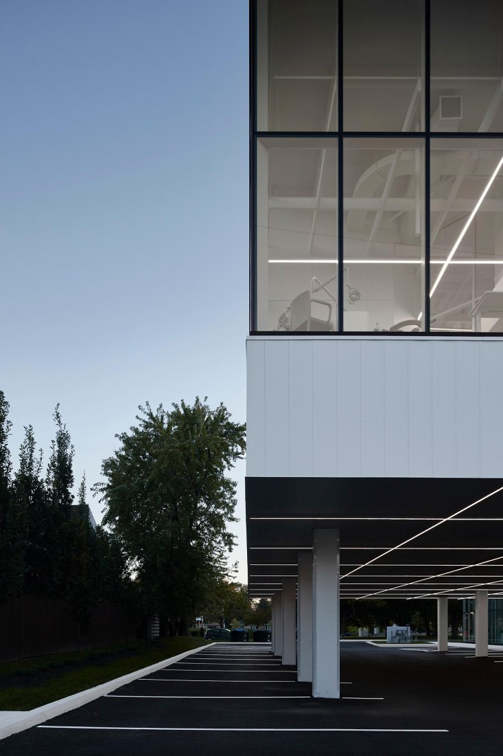 Clínica dental por Studio Jean Verville architectes. Fotografía por Maxime Brouillet.