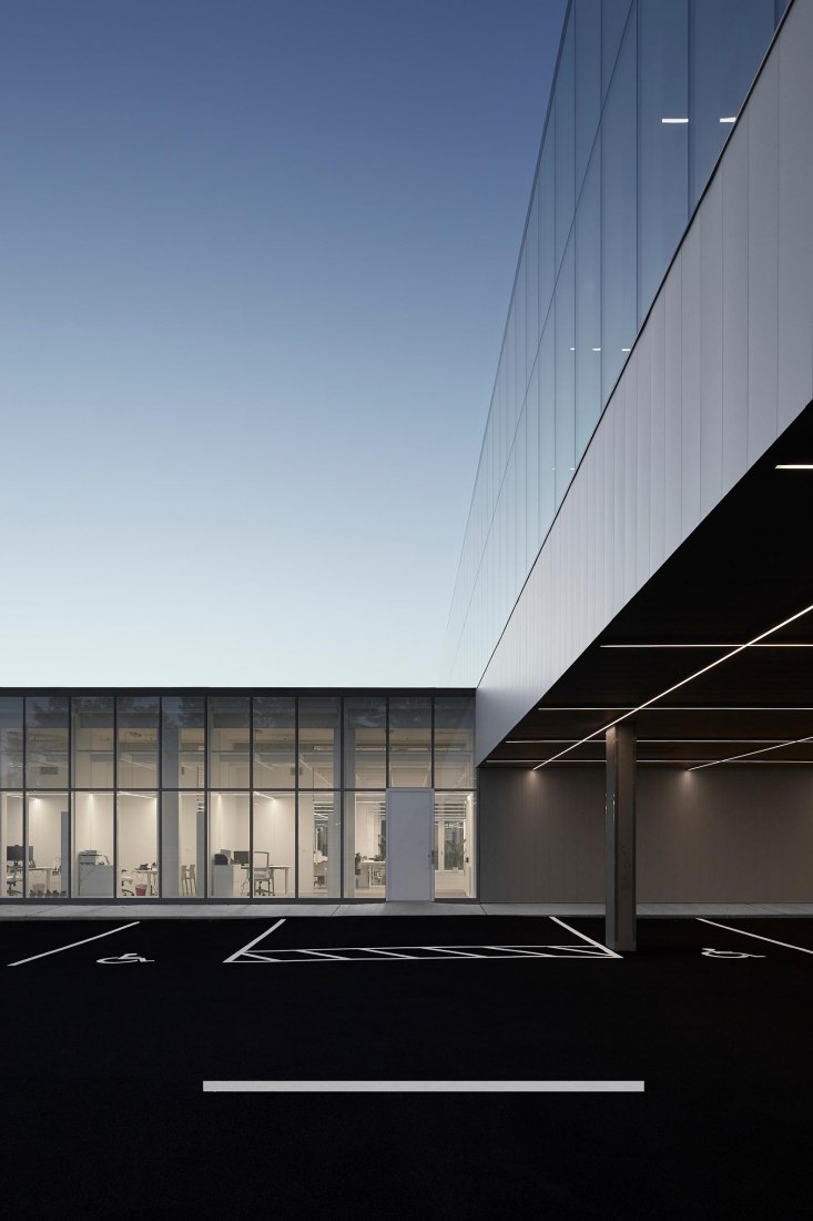 Clínica dental por Studio Jean Verville architectes. Fotografía por Maxime Brouillet.