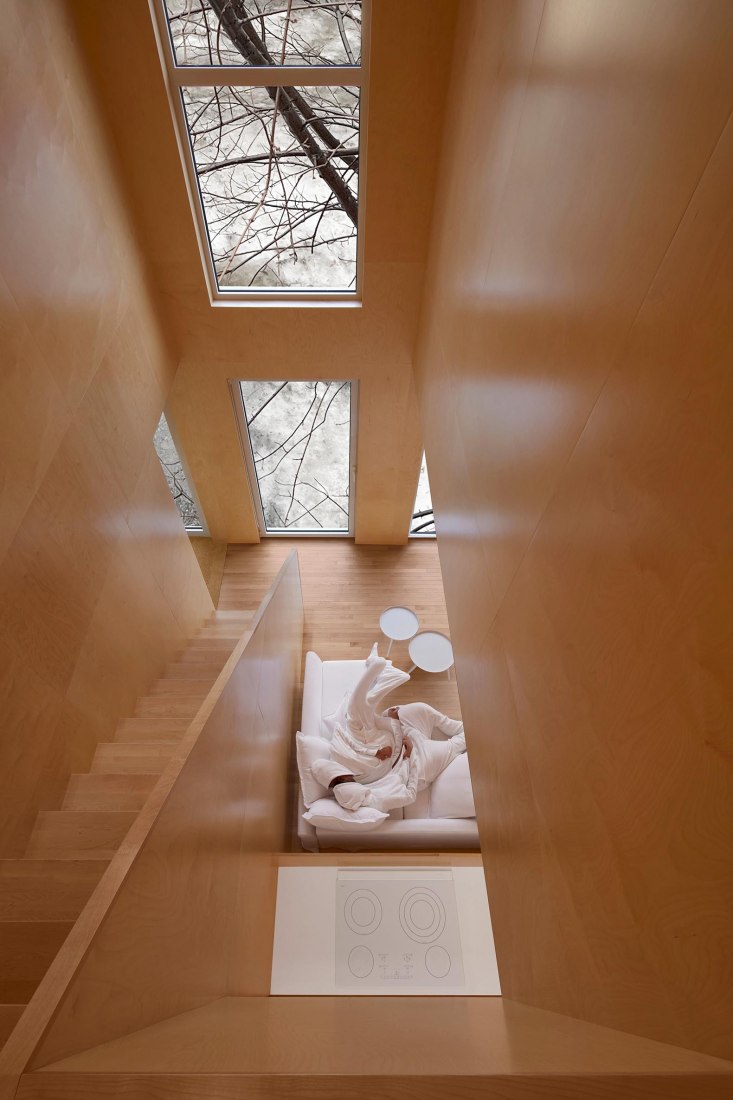 Reforma de MB vivienda adosada por Jean Verville architecte. Fotografía por Maxime Brouillet 