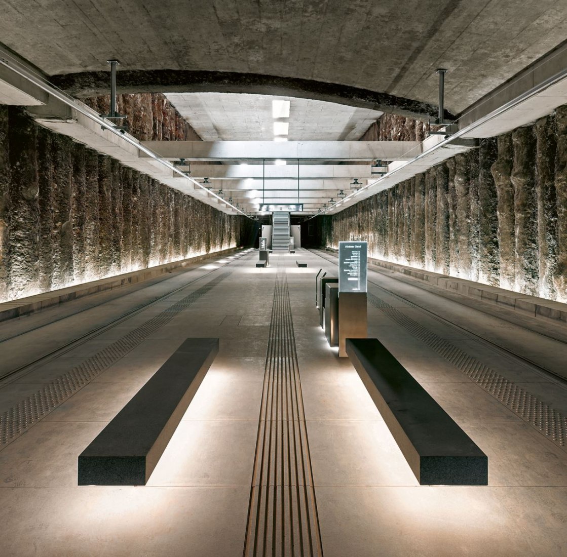 Platform view. Alcazar Genil Station by Antonio Jiménez Torrecillas. Photograph by Antonio Luis Martínez Cano.