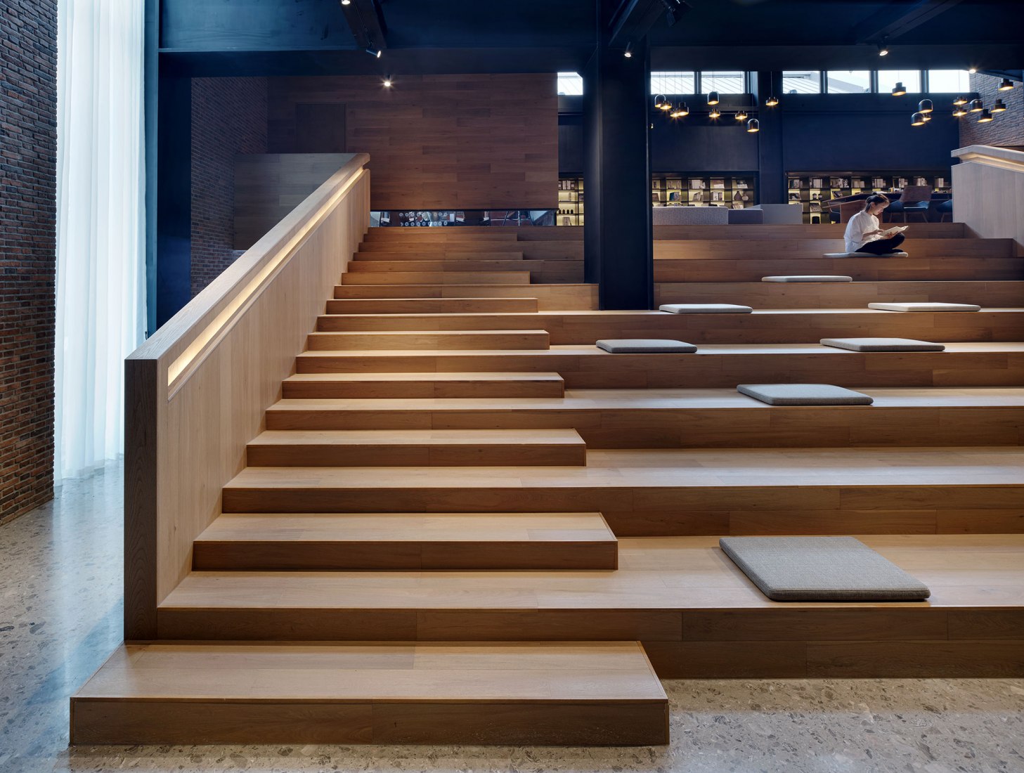 Jinan Bocuiming hu Textile Culture and Arts Exhibition Hall by YI+MU Design Office. Photograph by Xiangyu Sun, YI+MU Design Office.