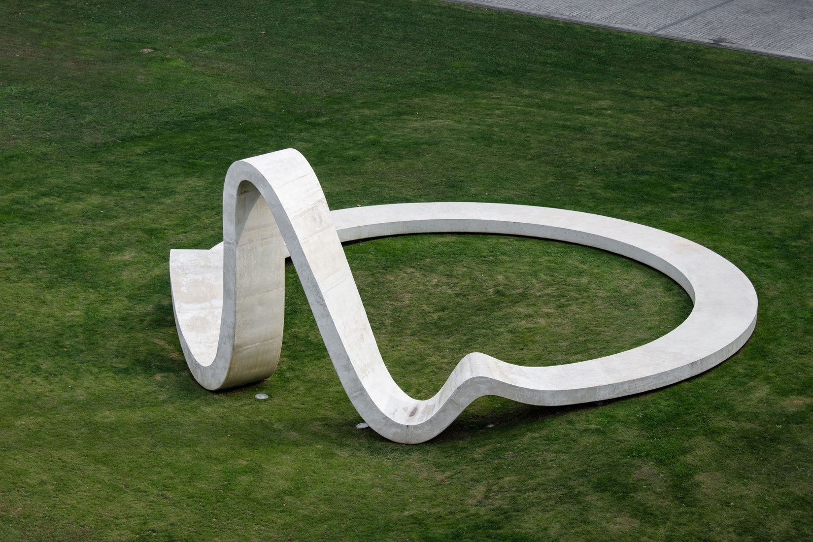Loop by FAHR0213. Photograph by João Morgado