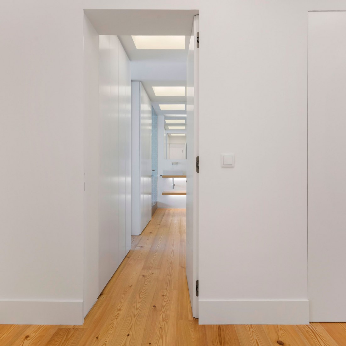 Apartamento RFV por João Tiago Aguiar, arquitectos. Fotografía por FG+SG – Architecture Photograph