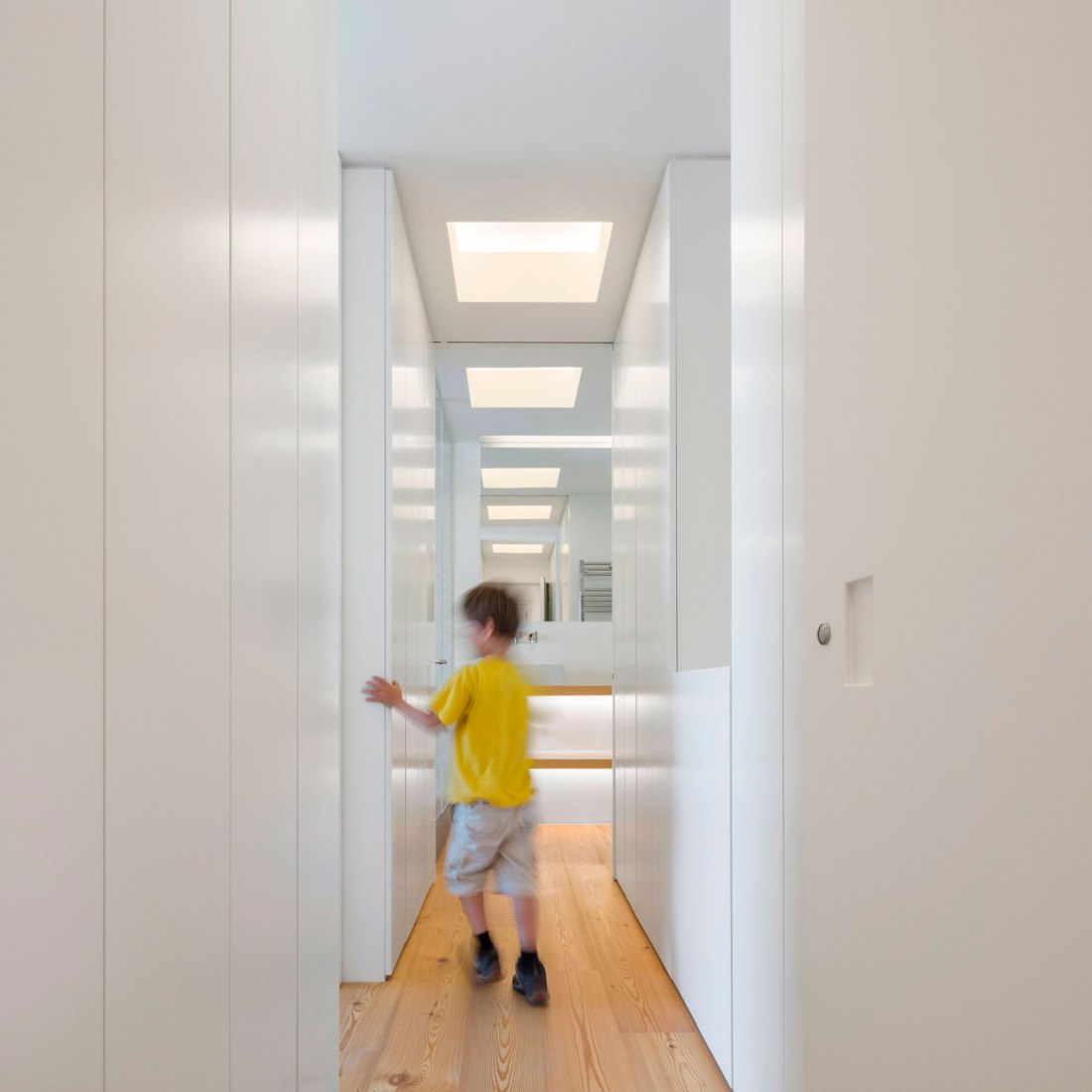 Apartamento RFV por João Tiago Aguiar, arquitectos. Fotografía por FG+SG – Architecture Photograph
