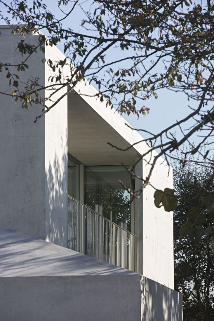Exterior. Casa en Serralves por João Vieira de Campos. Fotografía por Nelson Garrido