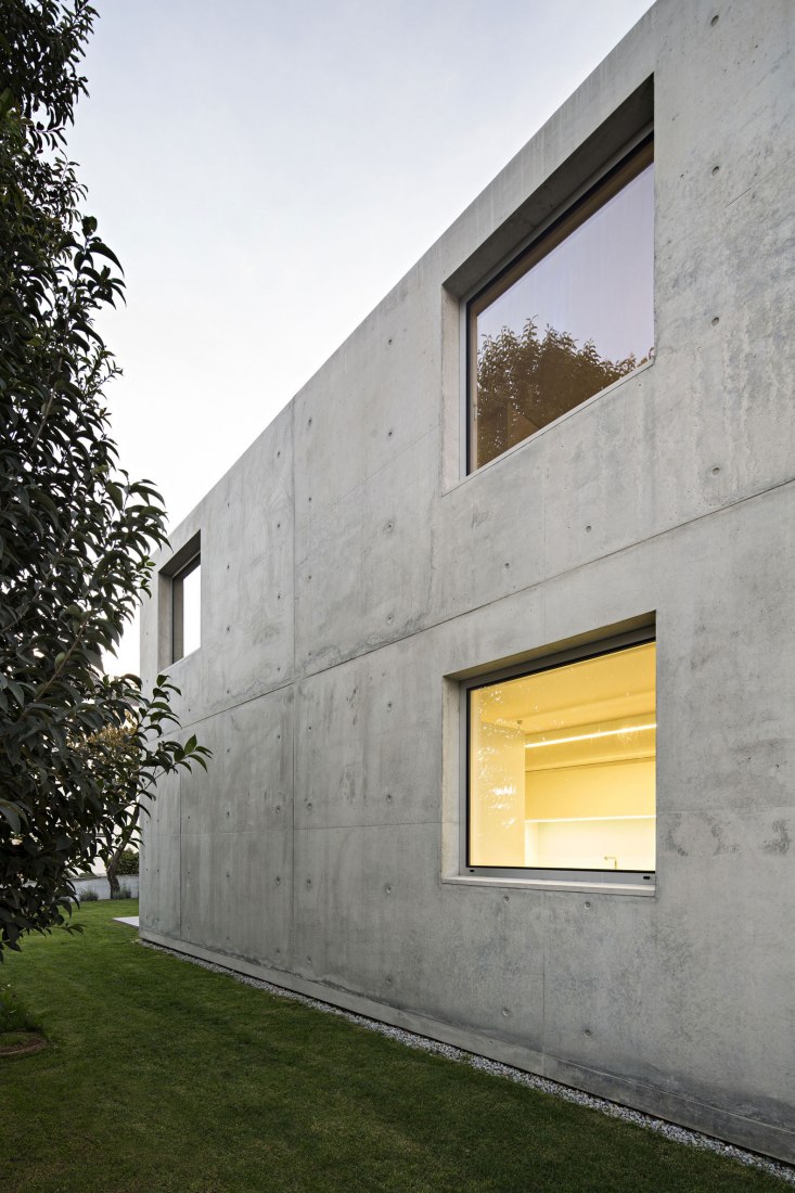 Exterior. Casa en Serralves por João Vieira de Campos. Fotografía por Nelson Garrido