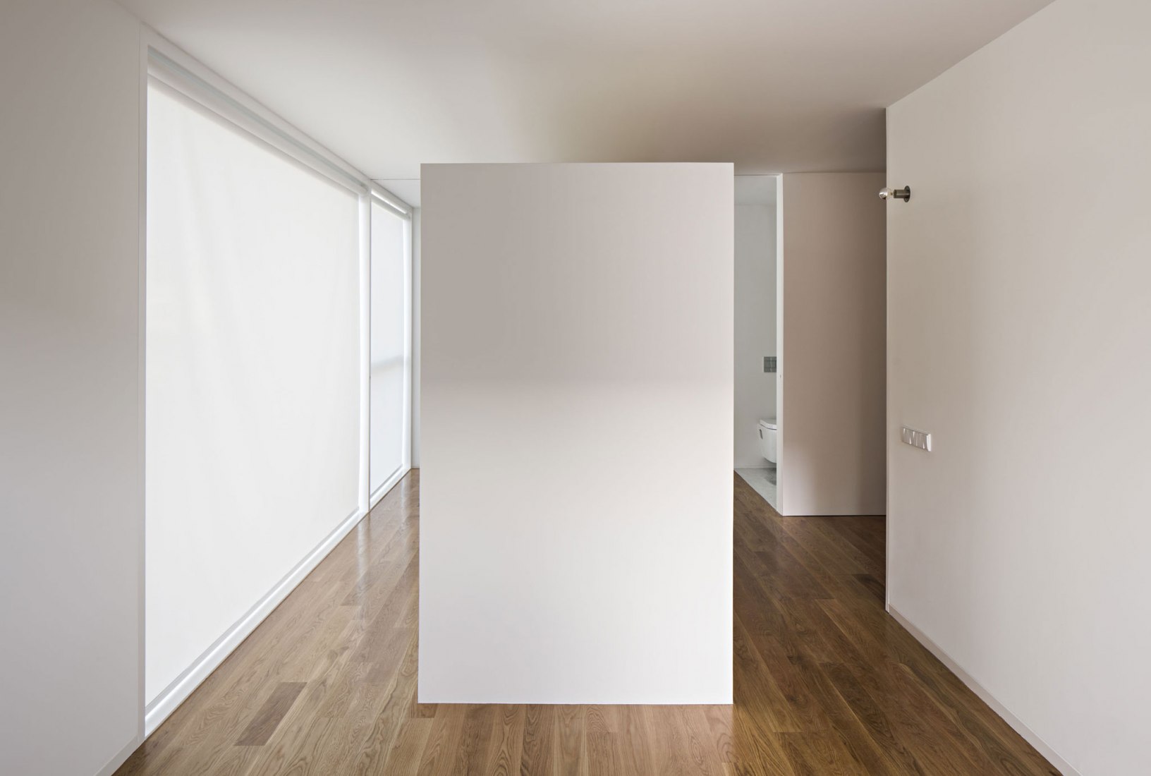 Interior. Casa en Serralves por João Vieira de Campos. Fotografía por Nelson Garrido
