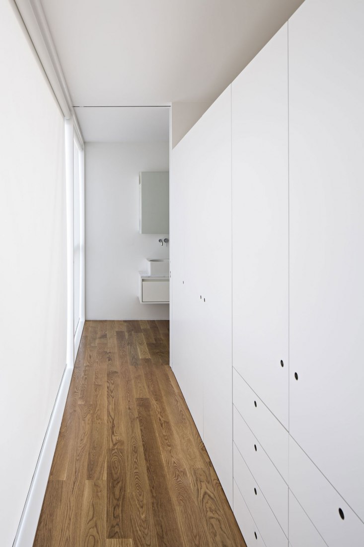 Interior. Casa en Serralves por João Vieira de Campos. Fotografía por Nelson Garridoo