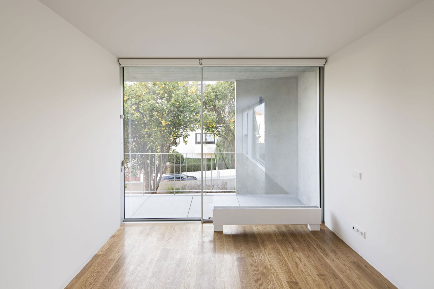 Interior. Casa en Serralves por João Vieira de Campos. Fotografía por Nelson Garrido