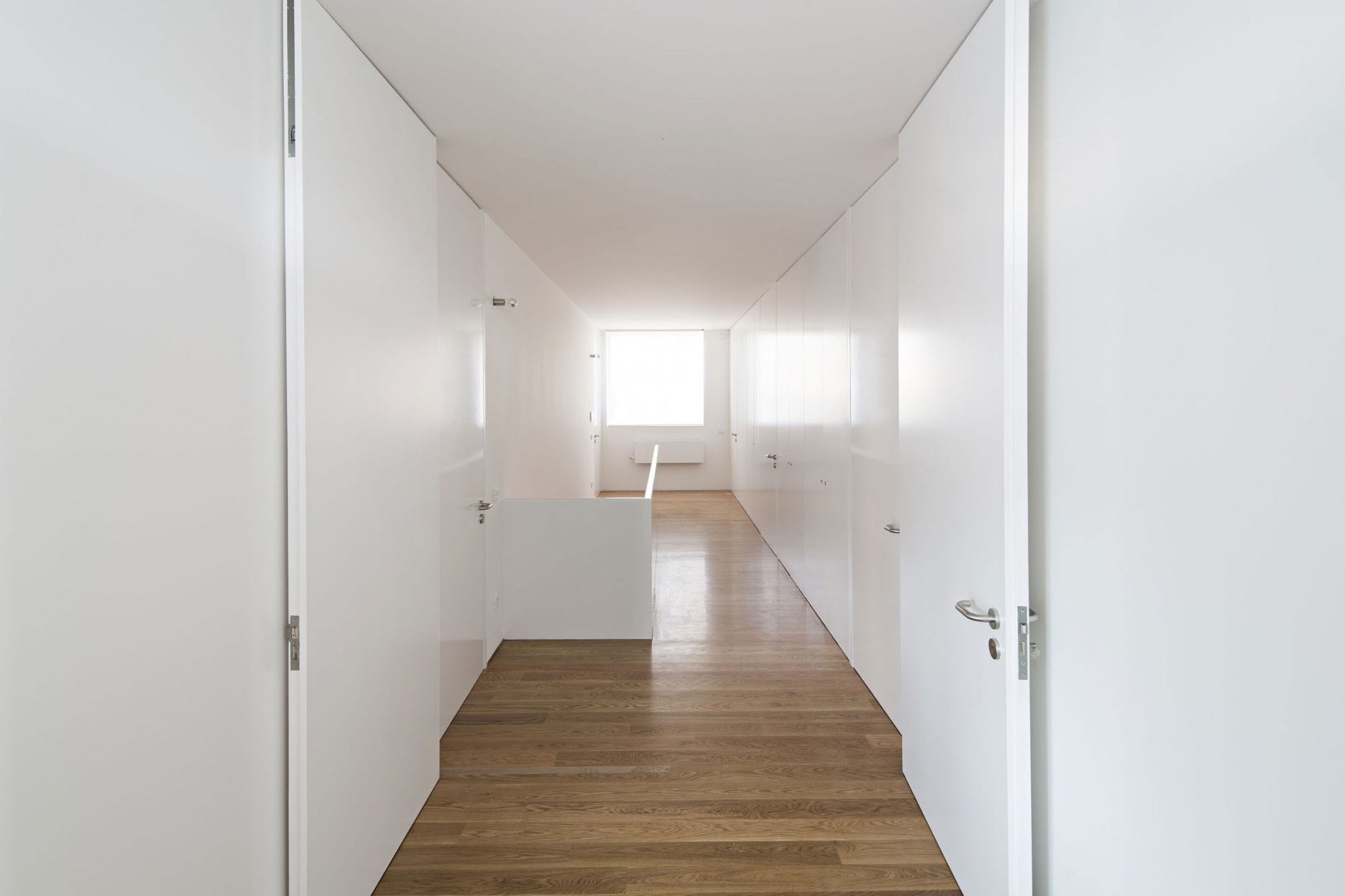 Interior. Casa en Serralves por João Vieira de Campos. Fotografía por Nelson Garrido