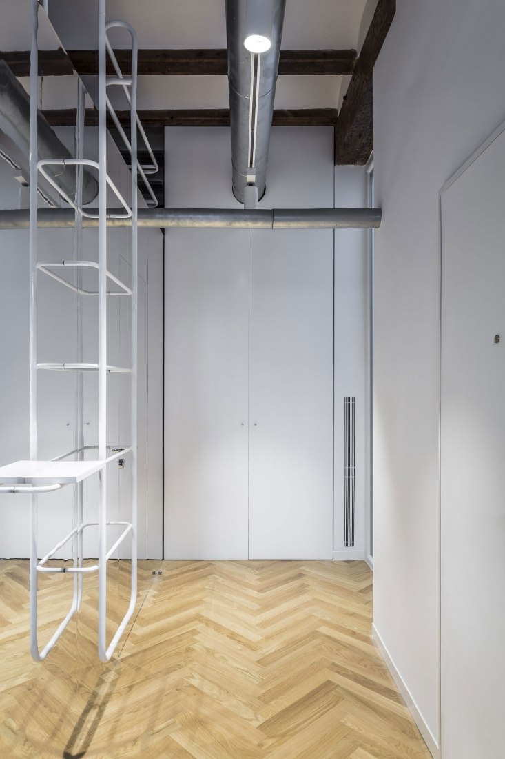 Stairs and room's door. "Cuentos: Late Night Tales" by Joaquín Juberías & Víctor Cano Ciborro. Photograph by German Cabo
