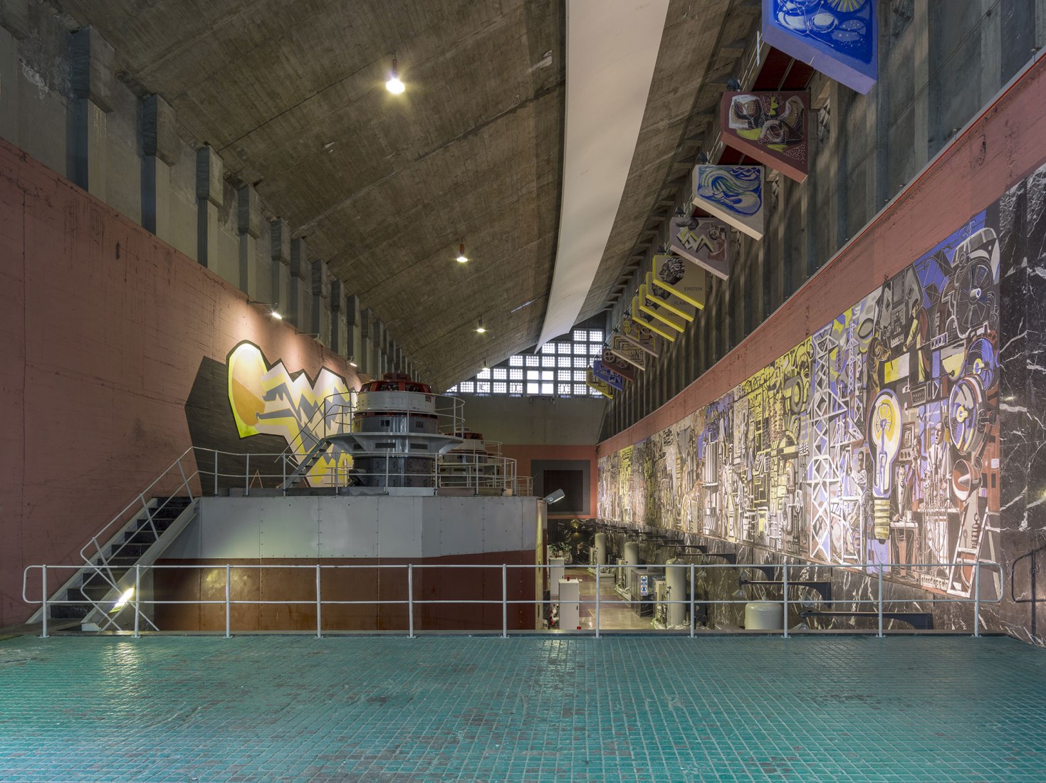 Joaquín Vaquero Palacios y Joaquín Vaquero Turcios, integración artística en la Central hidroeléctrica de Salime (Asturias), 1954- 1980. Joaquín Vaquero Palacios. "La belleza de lo descomunal. Asturias, 1954-1980." © Joaquín Vaquero Palacios, Joaquín Vaquero Turcios, VEGAP, Madrid, 2018. © Fotografía: Luis Asín