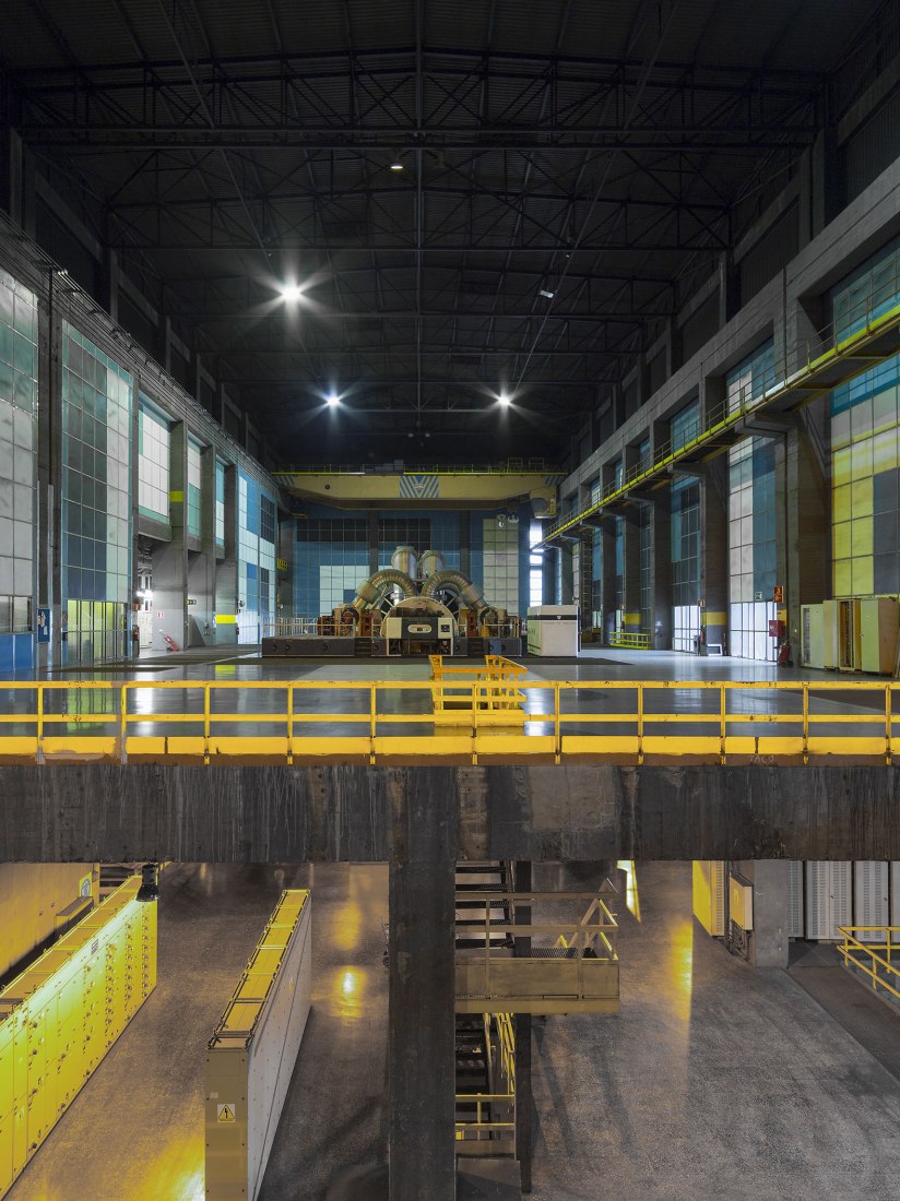 Joaquín Vaquero Palacios y Joaquín Vaquero Turcios, integración artística en la Central térmica de Aboño (Asturias), 1969-1980. Joaquín Vaquero Palacios. "La belleza de lo descomunal. Asturias, 1954-1980." © Joaquín Vaquero Palacios, Joaquín Vaquero Turcios, VEGAP, Madrid, 2018. © Fotografía: Luis Asín