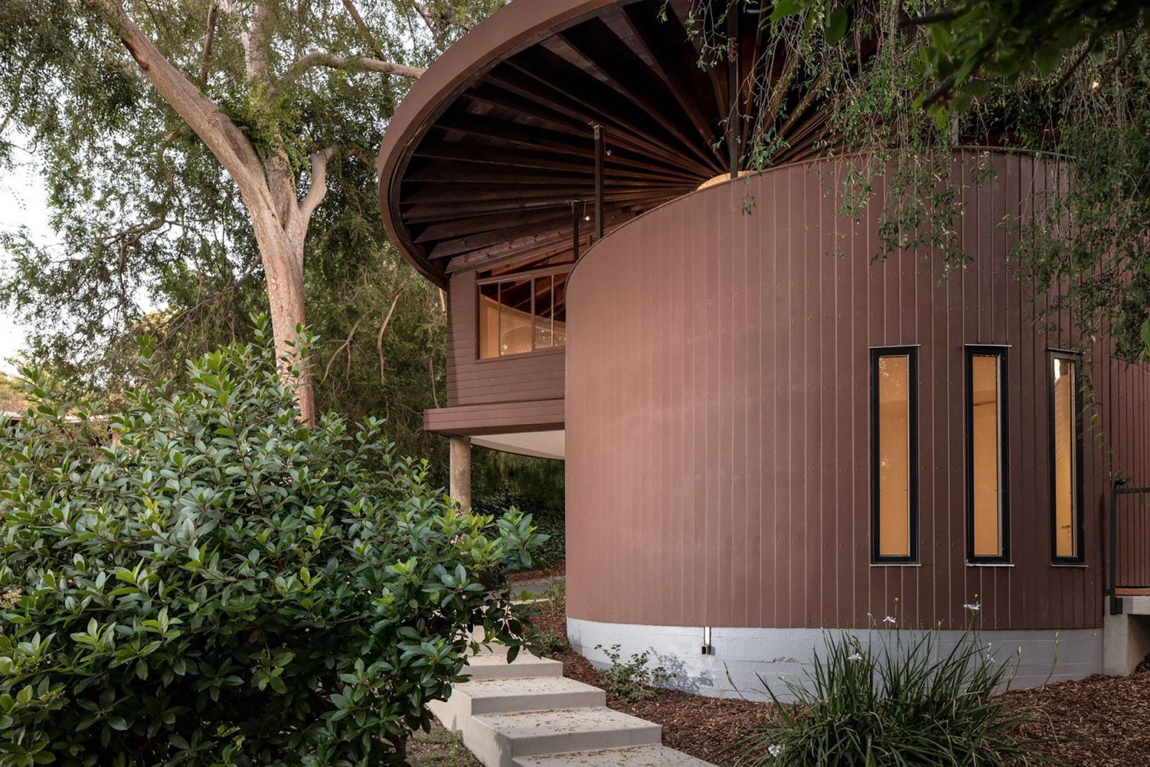 Casa de Sherman Oaks por John Lautner. Imagen cortesía de realtor