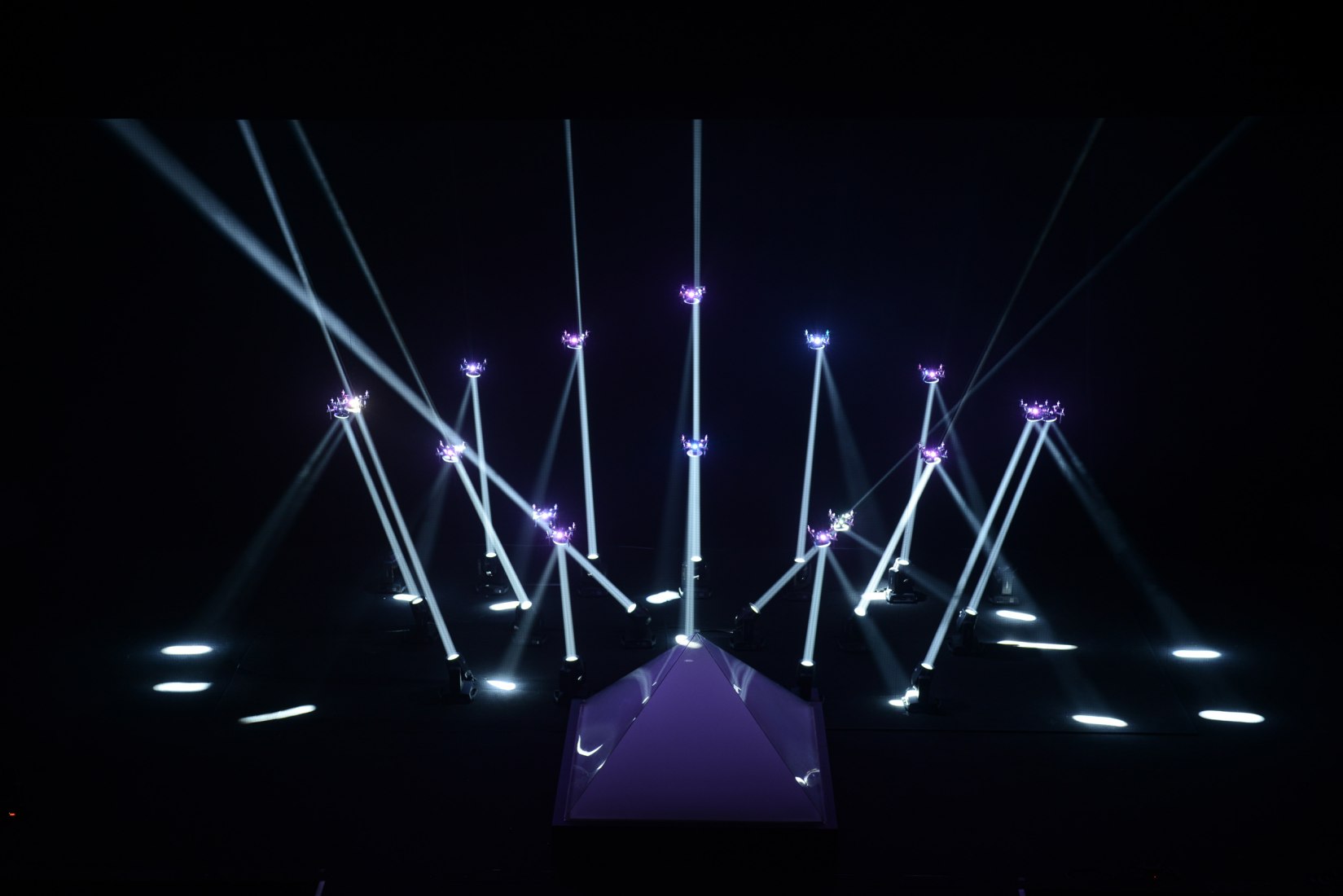 Meet your creator-Quadrotor show by Saatchi & Saatchi creatives and Marshmallow Laser Feast