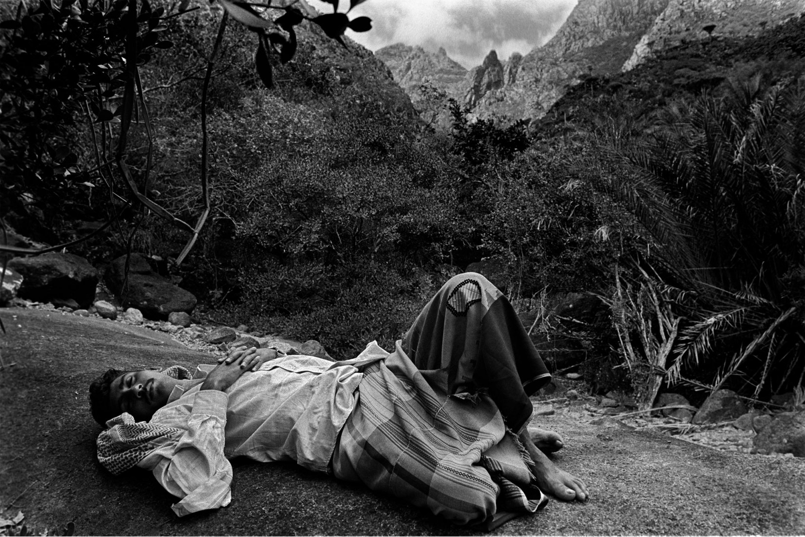 La siesta de Ahmed, 2007, por Jordi Esteva. Imagen cortesía Fundación Foto Colectania