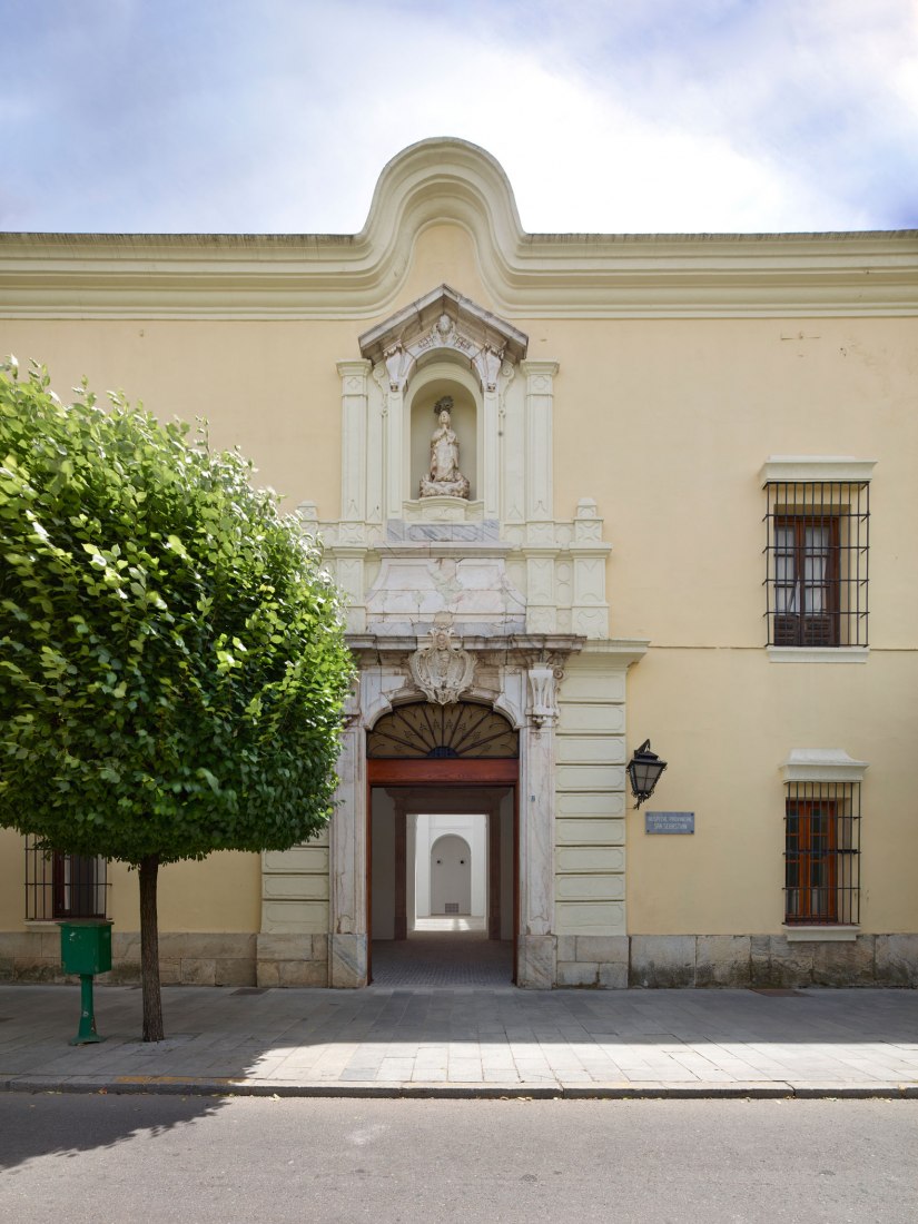 Recuperación del Antiguo Hospital de San Sebastián por José María Sánchez García. Fotografía por Roland Halbe.