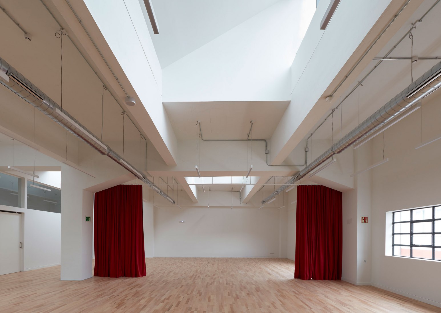 Restauración del edificio Kulturola por Jovino Martínez Sierra. Fotografía por Marcos Morilla