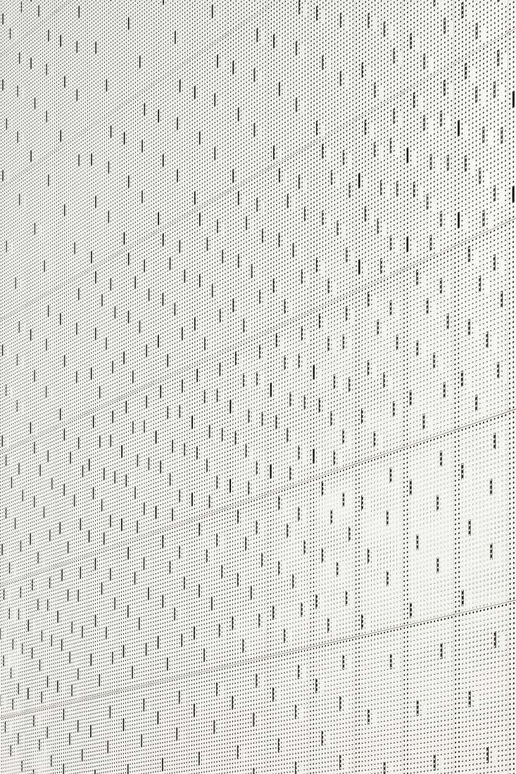 Banque de France París La Courneuve por Jean-Paul Viguier et Associés. Fotografía por Takuji Shimmura