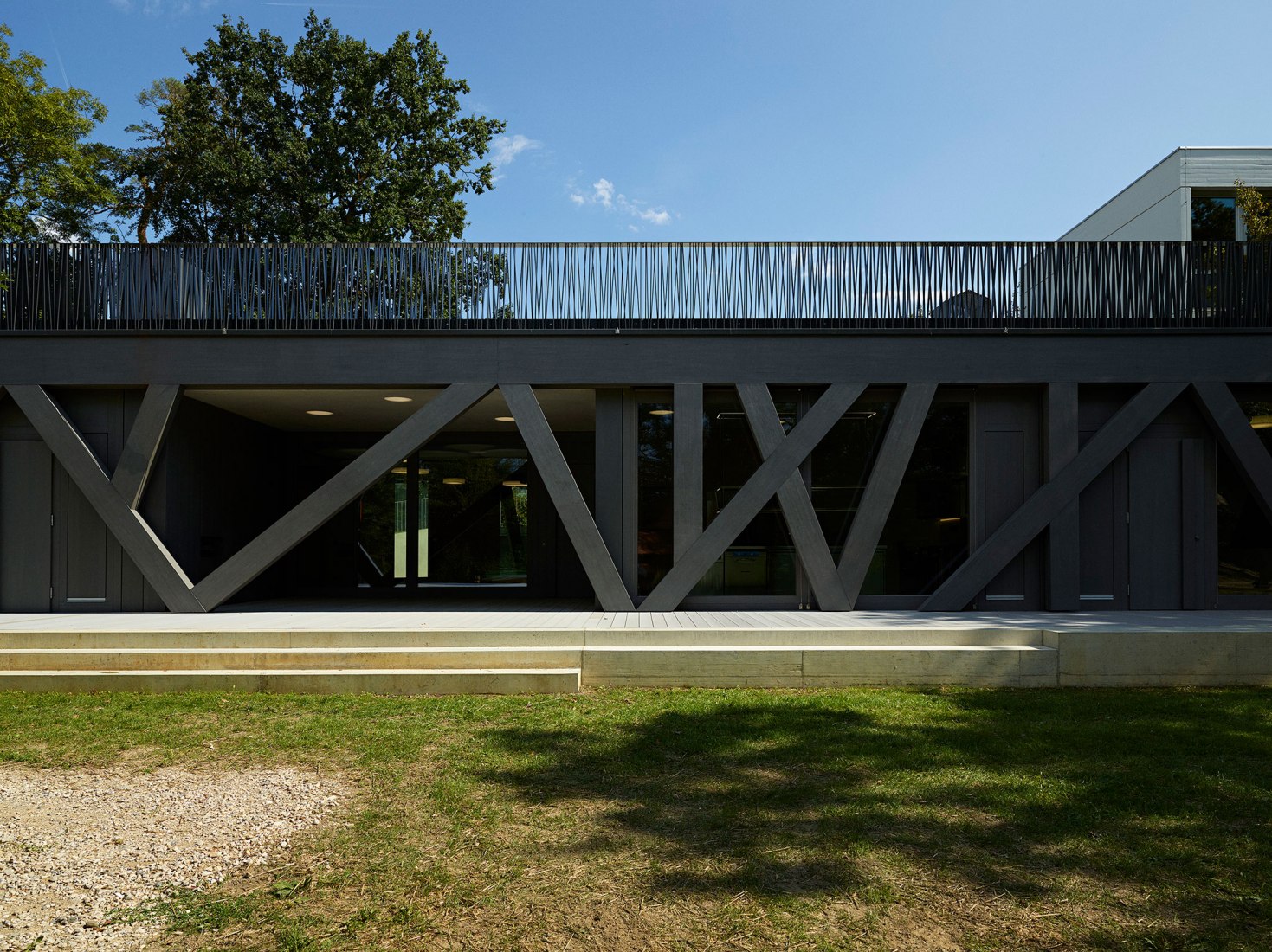 Recreational Community Center Le Lignon by Stendardo Menningen Architectes. Photograph by Federal Studio