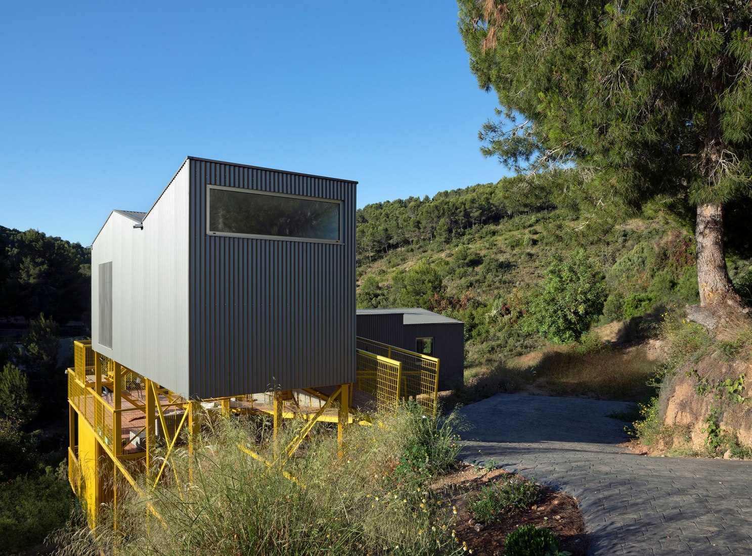 rNrH industrialized home by Juan Marco Arquitectos. Photograph by Diego Opazo.