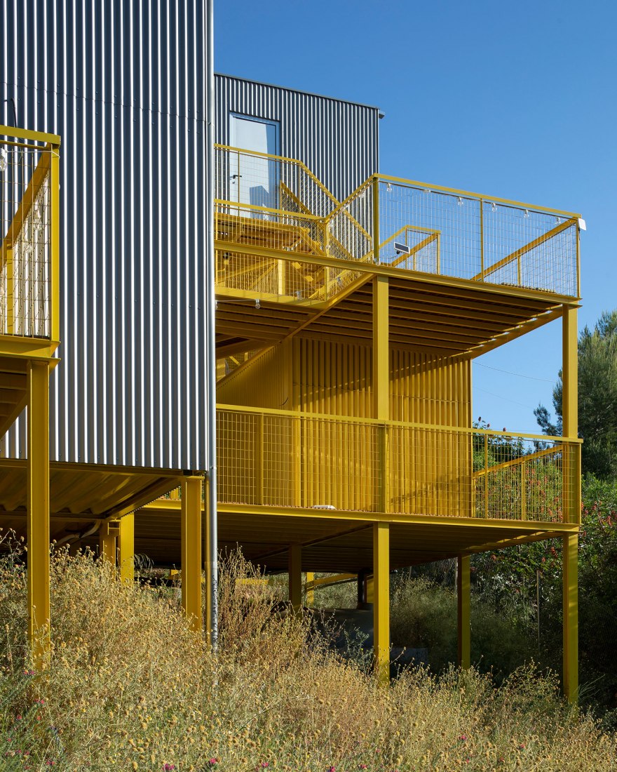 rNrH industrialized home by Juan Marco Arquitectos. Photograph by Diego Opazo.