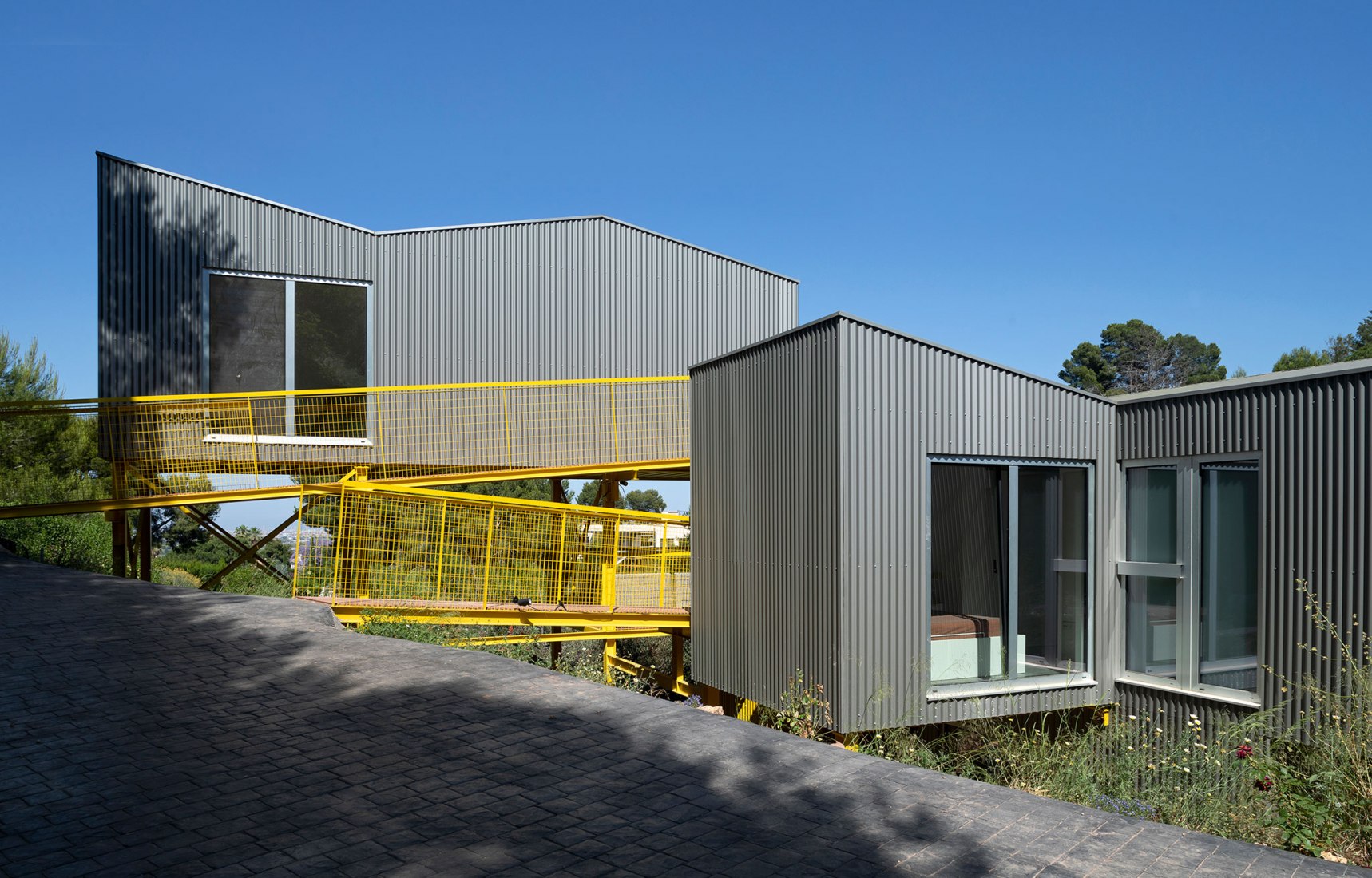 rNrH industrialized home by Juan Marco Arquitectos. Photograph by Diego Opazo.