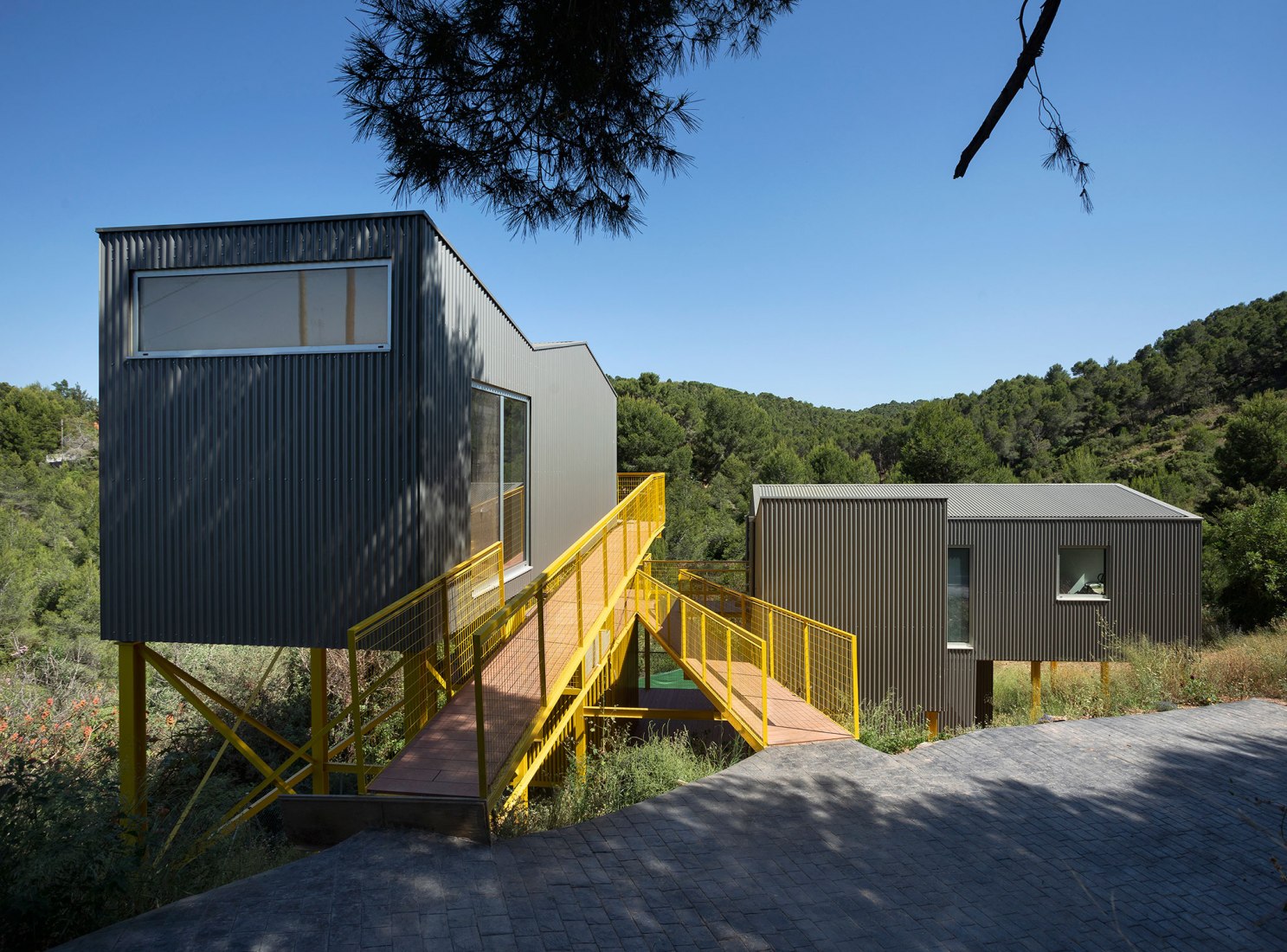 rNrH industrialized home by Juan Marco Arquitectos. Photograph by Diego Opazo.