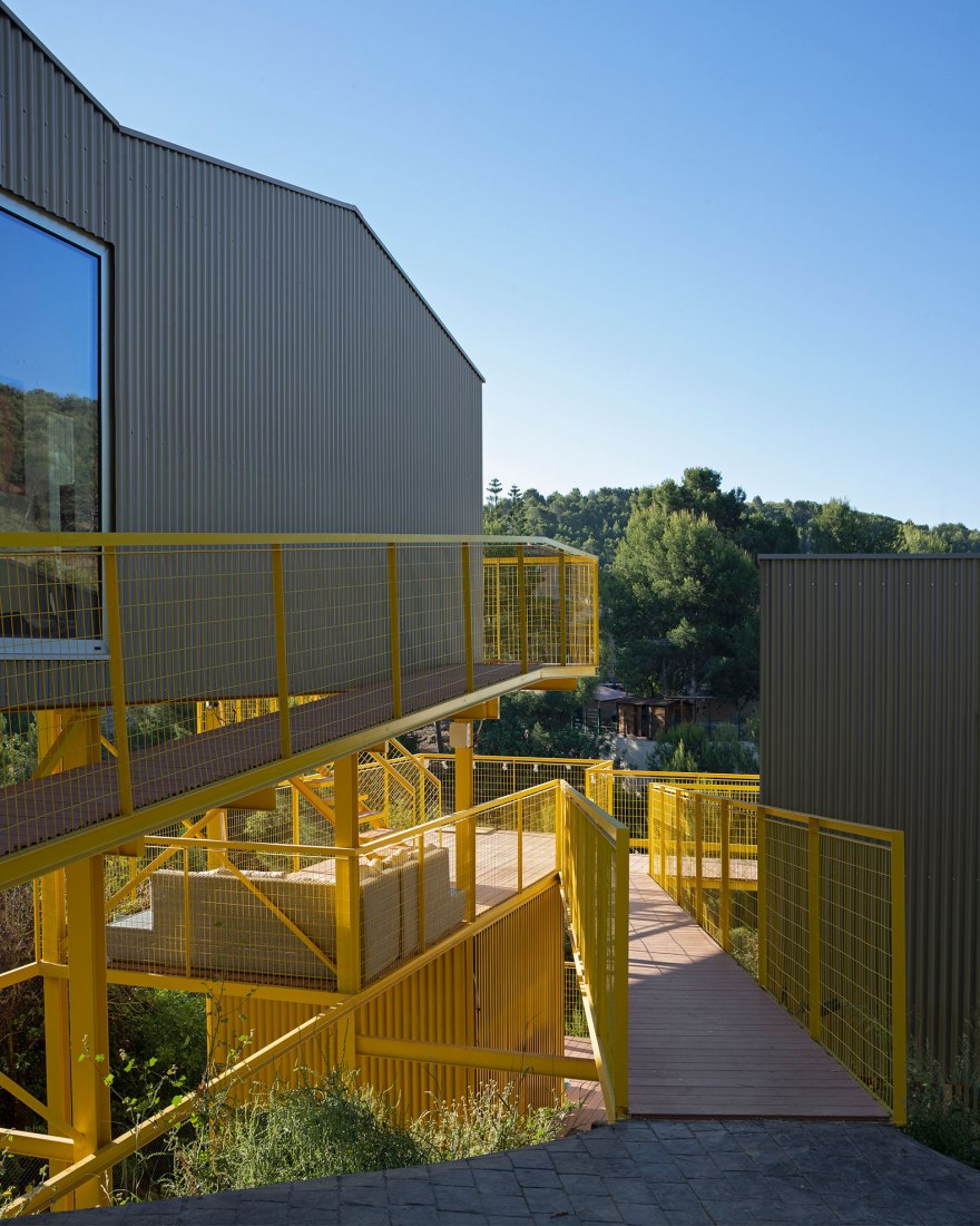 rNrH industrialized home by Juan Marco Arquitectos. Photograph by Diego Opazo.