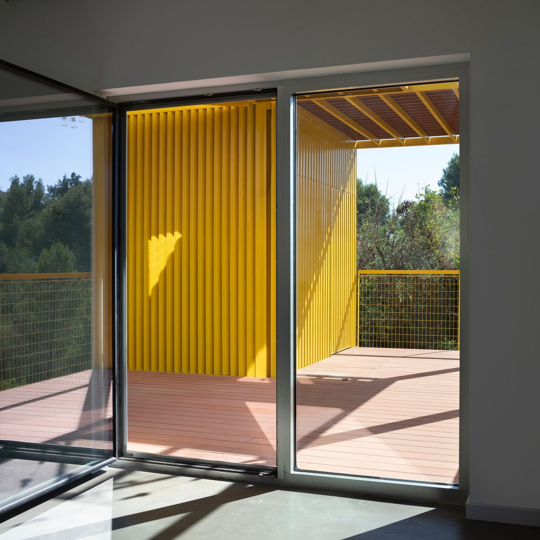 rNrH industrialized home by Juan Marco Arquitectos. Photograph by Diego Opazo.