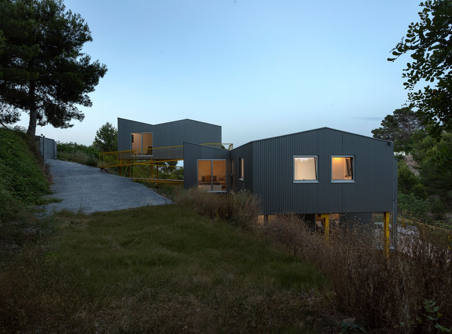 rNrH industrialized home by Juan Marco Arquitectos. Photograph by Diego Opazo.