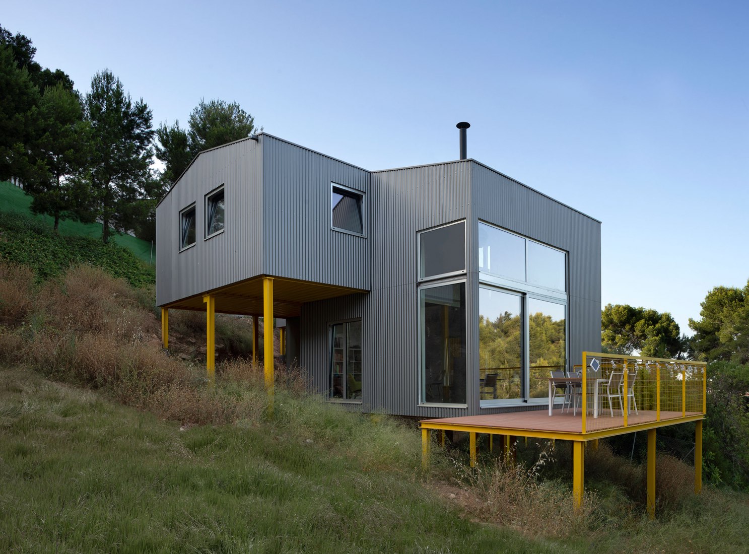 rNrH industrialized home by Juan Marco Arquitectos. Photograph by Diego Opazo.