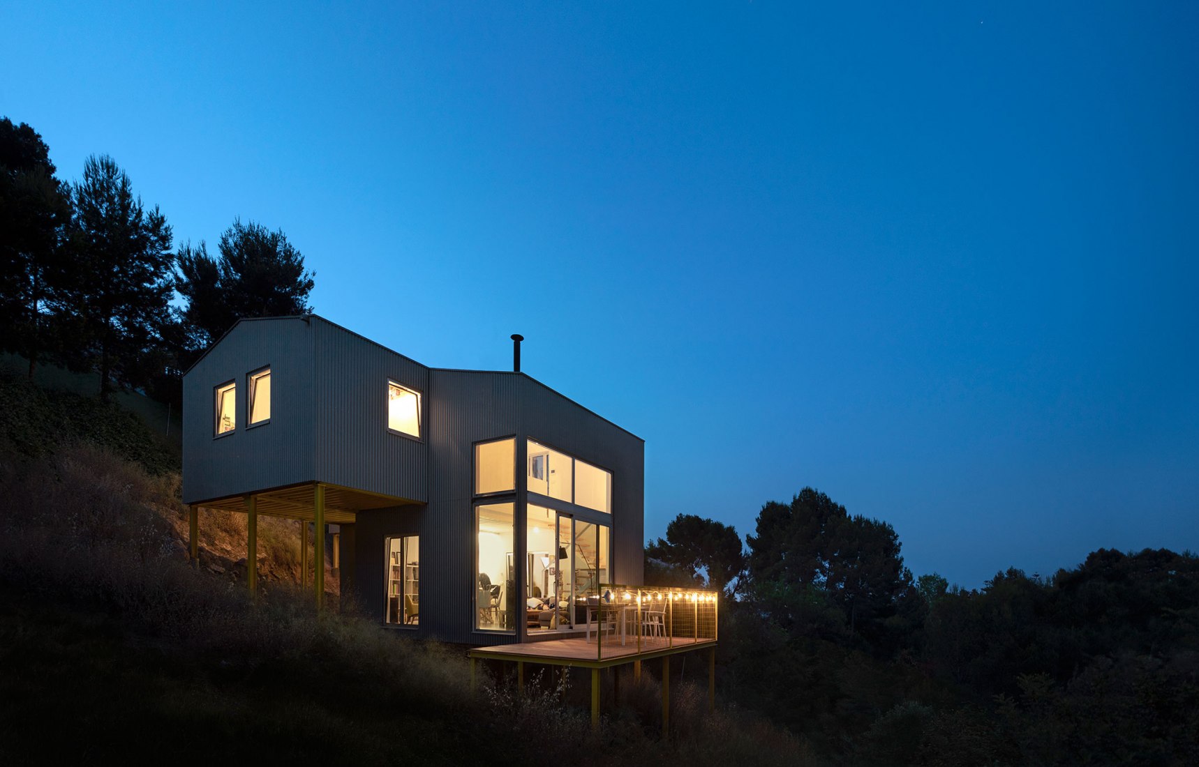 rNrH industrialized home by Juan Marco Arquitectos. Photograph by Diego Opazo.