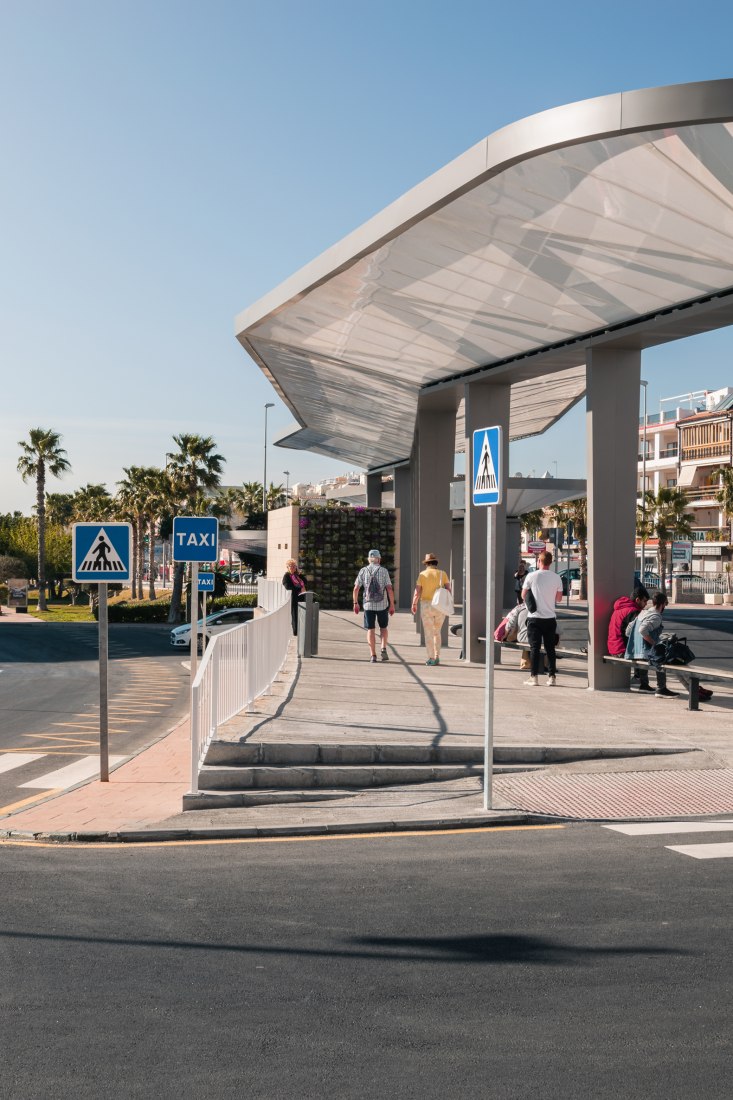 Torrox bus and taxis station by Juan Navarro Arquitectos. Photograph by Alejandro Castelló Ortega.