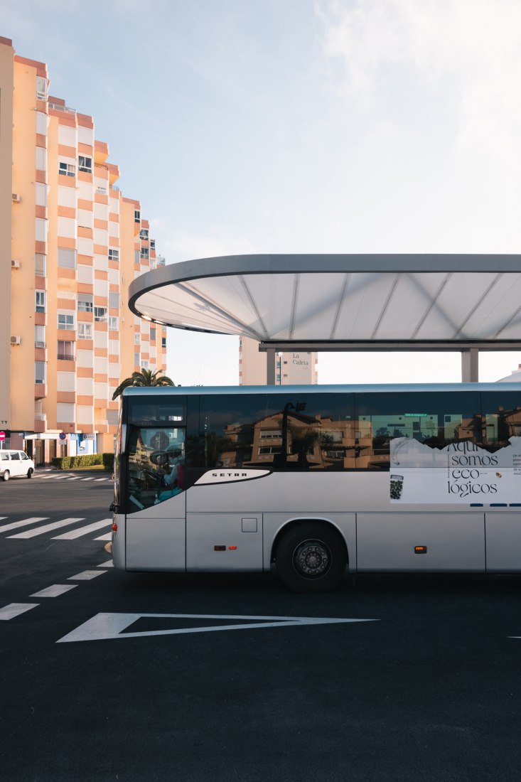 Torrox bus and taxis station by Juan Navarro Arquitectos. Photograph by Alejandro Castelló Ortega.