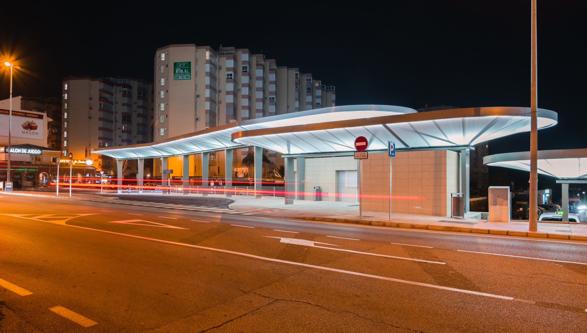 Torrox bus and taxis station by Juan Navarro Arquitectos. Photograph by Alejandro Castelló Ortega.