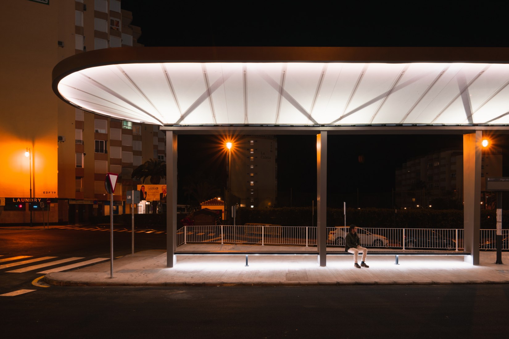 Torrox bus and taxis station by Juan Navarro Arquitectos. Photograph by Alejandro Castelló Ortega.
