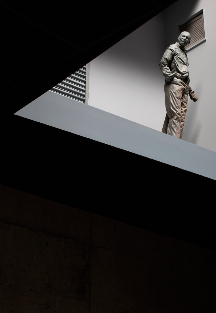 Double Bind, por Juan Muñoz en PLANTA. Fundació Sorigué 2017. Fotografía © José Juan Barba / METALOCUS