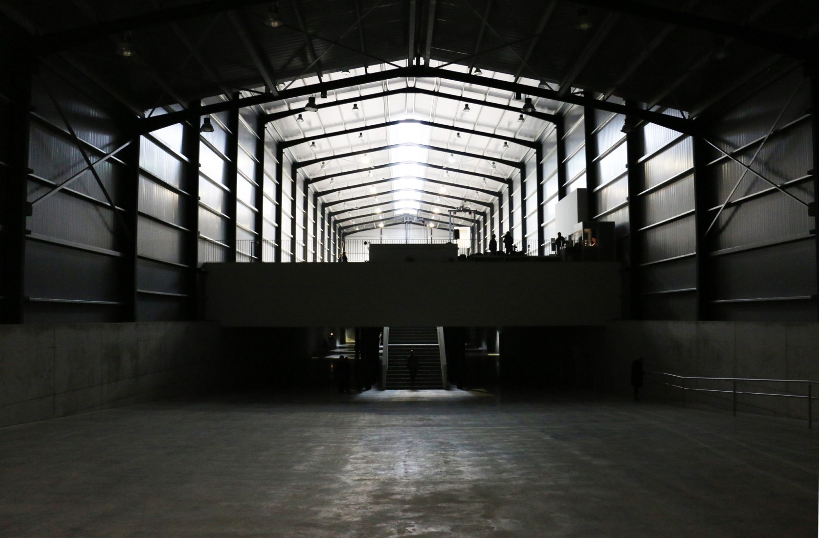 Double Bind, por Juan Muñoz en PLANTA. Fundació Sorigué 2017. Fotografía © José Juan Barba / METALOCUS