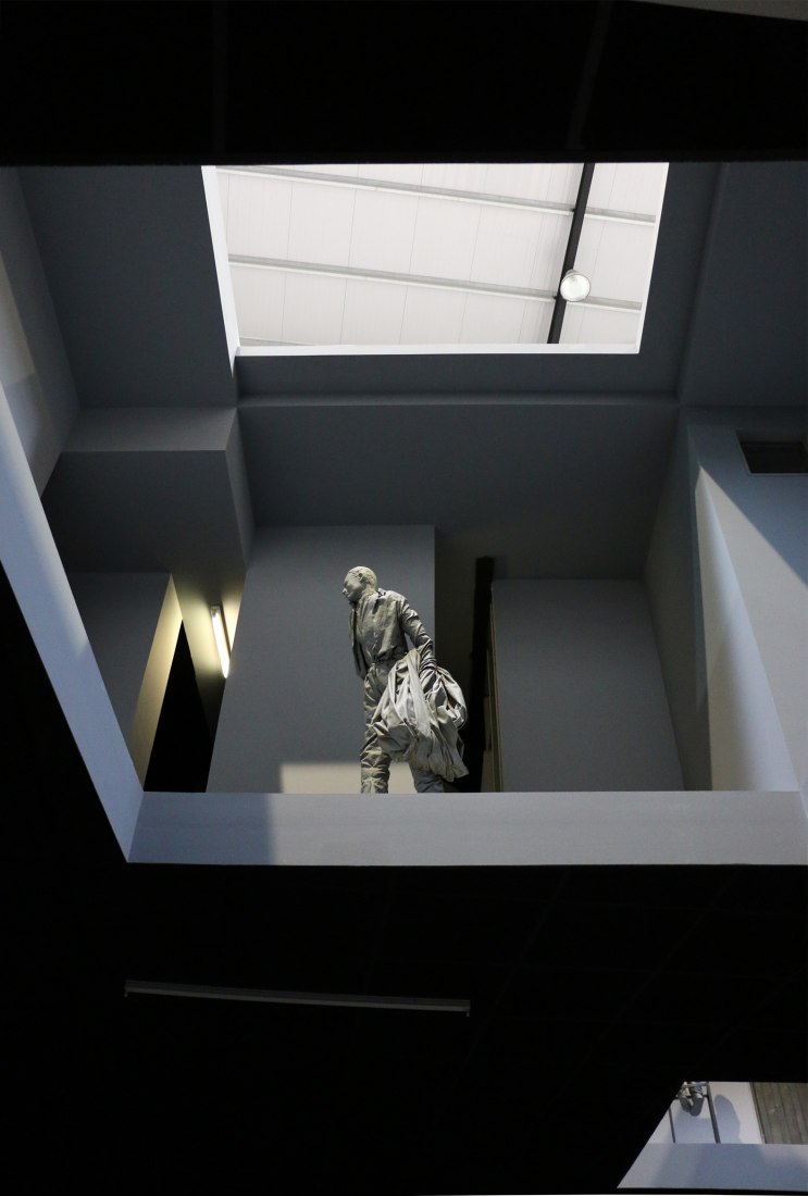 Double Bind, por Juan Muñoz en PLANTA. Fundació Sorigué 2017. Fotografía © José Juan Barba / METALOCUS
