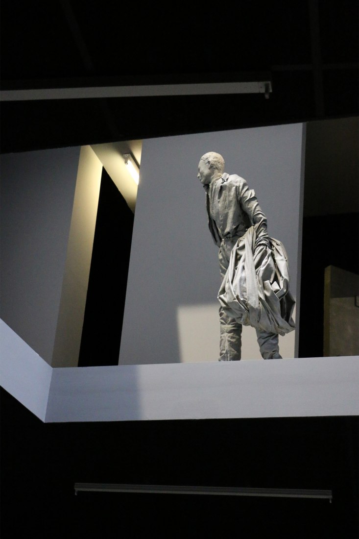 Double Bind, por Juan Muñoz en PLANTA. Fundació Sorigué 2017. Fotografía © José Juan Barba / METALOCUS