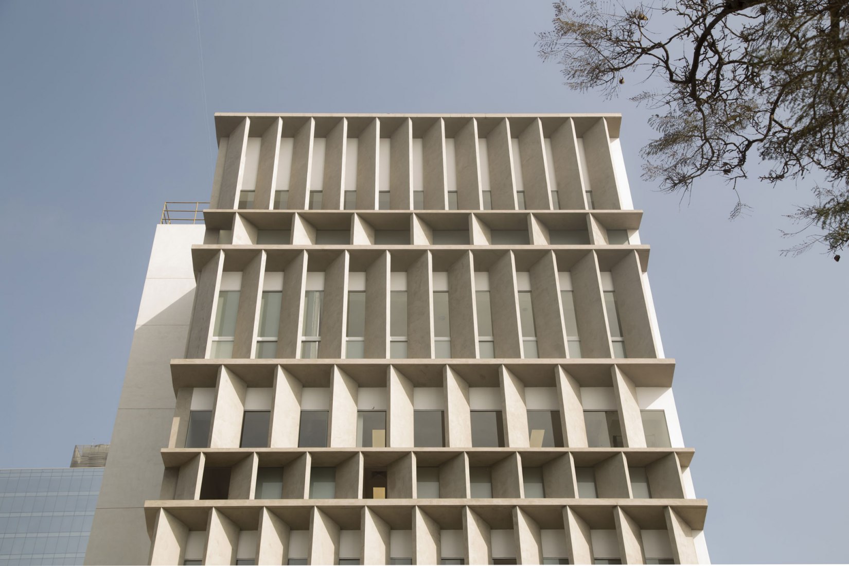 Concrete trellis. Atenea Building. Photograph by K+M Arquitectos y Urbanismo