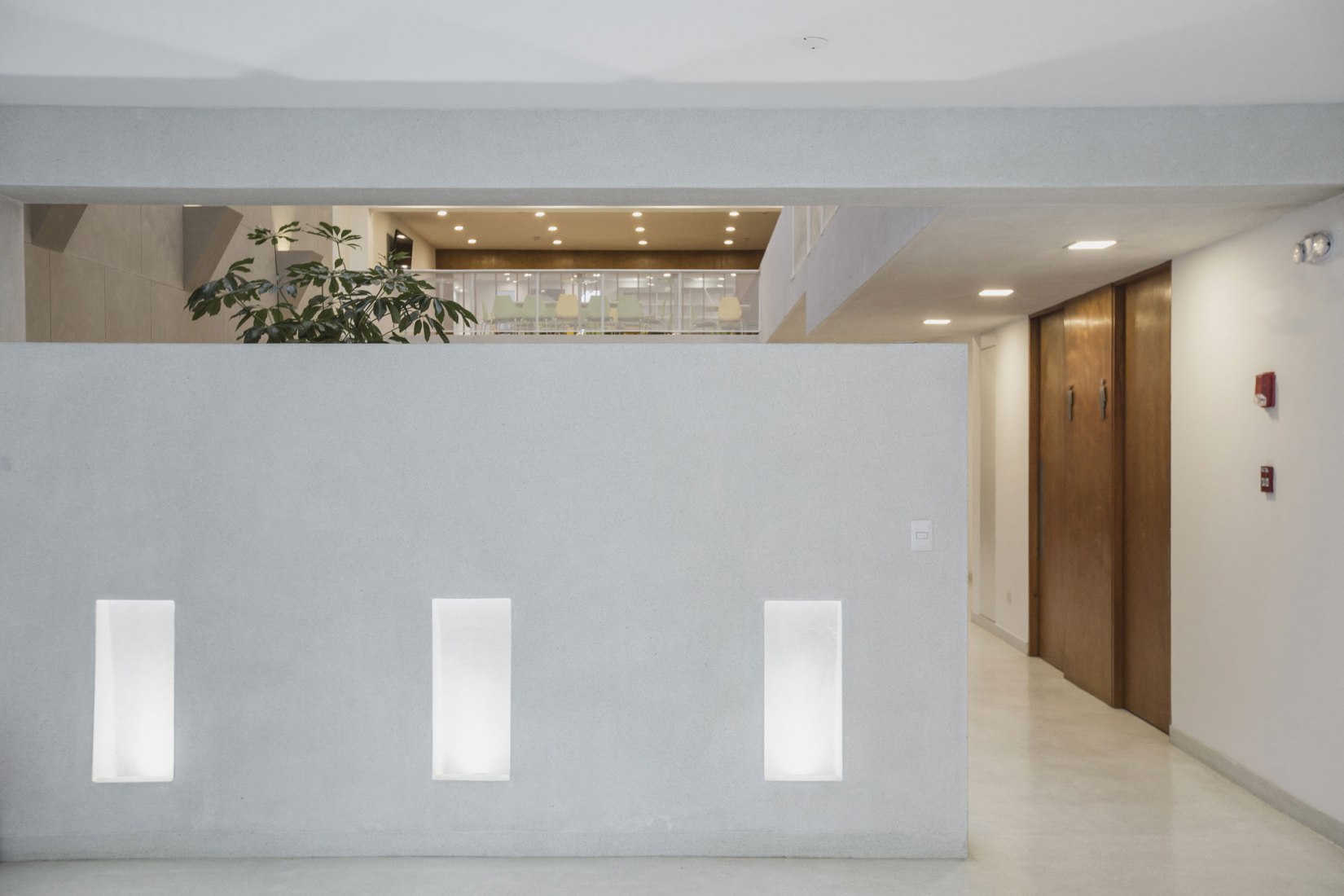 Entrance to the courtyard. Atenea Building. Photograph by K+M Arquitectos y Urbanismo
