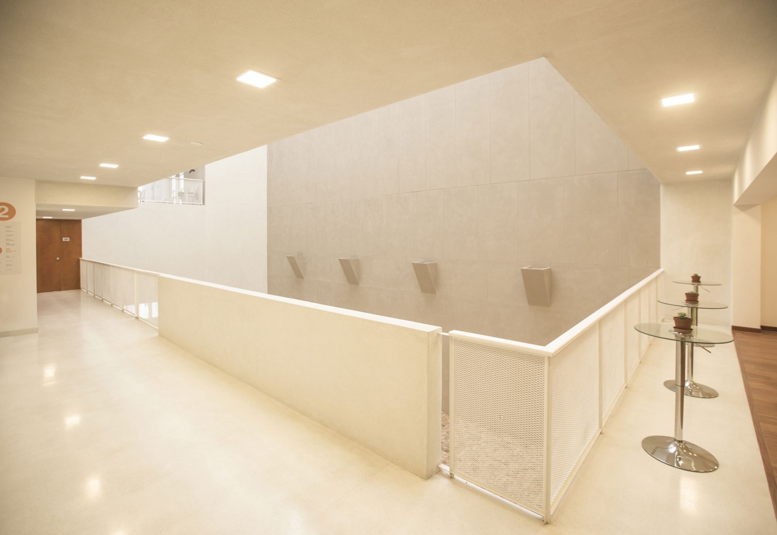Meeting space. Atenea Building. Photograph by K+M Arquitectos y Urbanismo