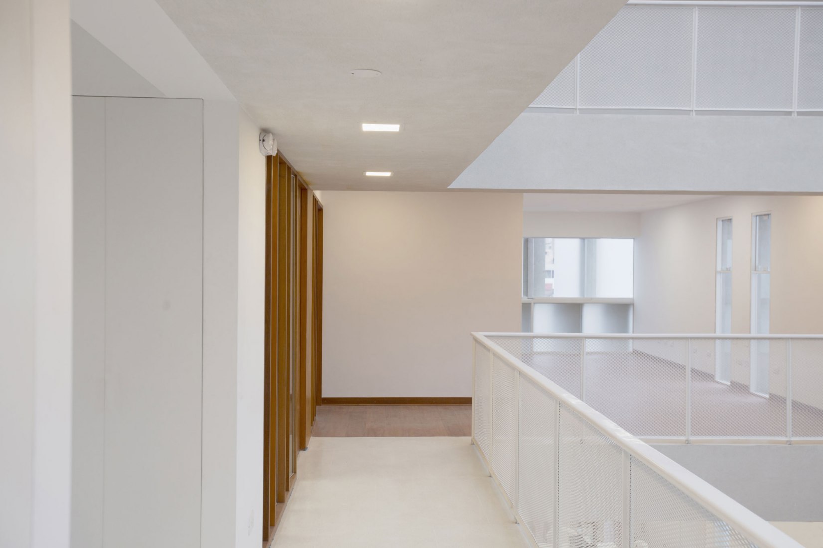 Corridor. Atenea Building. Photograph by K+M Arquitectos y Urbanismo